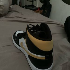 air Jordan 1s mid white pollen black